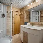 Chalet Authentique A 1850 Avec Terrasse Et Parking - Fr-1-564-164 *