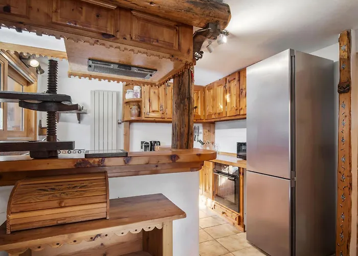 Chalet Authentique A 1850 Avec Terrasse Et Parking - Fr-1-564-164 *