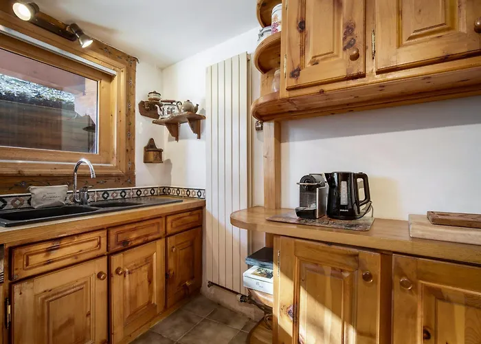 Authentique A 1850 Avec Terrasse Et Parking - Fr-1-564-164