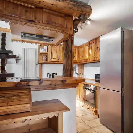 Chalet Authentique à 1850 Avec Terrasse Et Parking - Fr-1-564-164 *
